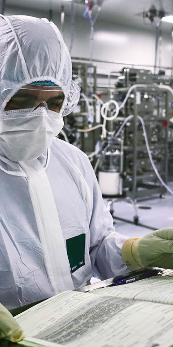 Сотрудники производственного цеха 