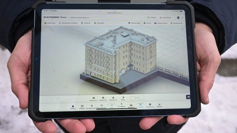 Крупный план 3D модель жилого дома на планшете