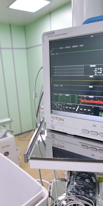 Медицинское оборудование в операционном зале