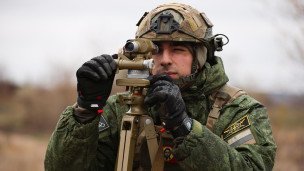 Военнослужащий во время работы