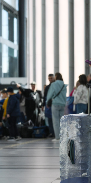 Туристы в аэропорту 