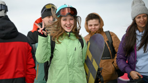 Отдыхающие на трассе курорта