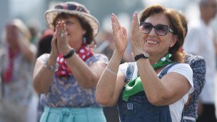Участники танцевального ретрофлешмоба