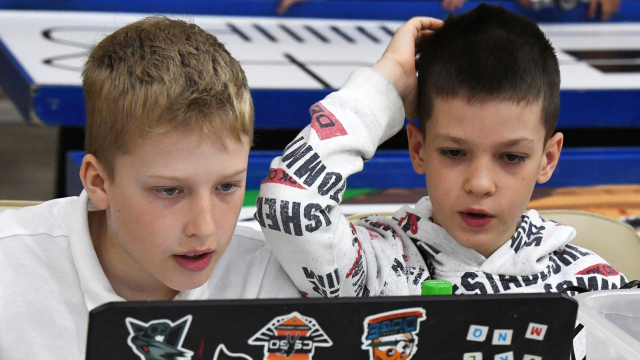 Дети за компьютером 