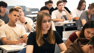 Студенты на семинаре в университете