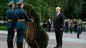 Возложение цветов к Могиле Неизвестного Солдата 