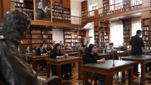 Слушатели лекции в зале исследовательской библиотеки