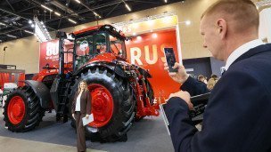 Посетители на Международной промышленной выставке "Иннопром. Беларусь"