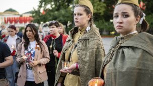 Участницы акции "Вахта памяти. Вечный огонь"