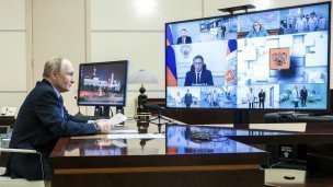 prezident-rf-vladimir-putin-prinimaet-uchastie-v-videokonferencii