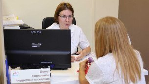 Женщина в фонде «Защитники отечества»