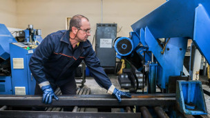 Изготовление деталей на заводе