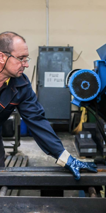 Изготовление деталей на заводе