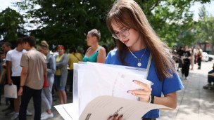 Абитуриент во время подачи документов