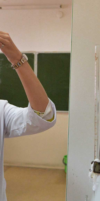 Студентка на занятии в Южно-Уральском государственном медицинском университете