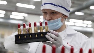 Производство косметики на фабрике