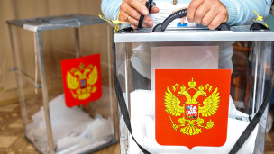 Подсчет бюллетеней на избирательном участке 