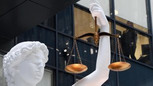 Статуя богини правосудия Фемиды