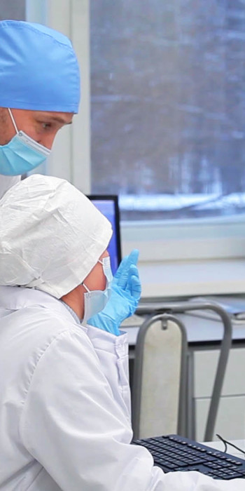 врачи за компьютером