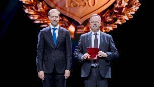 Денис Мантуров вручил орден «За доблестный труд» Михаилу Гордину