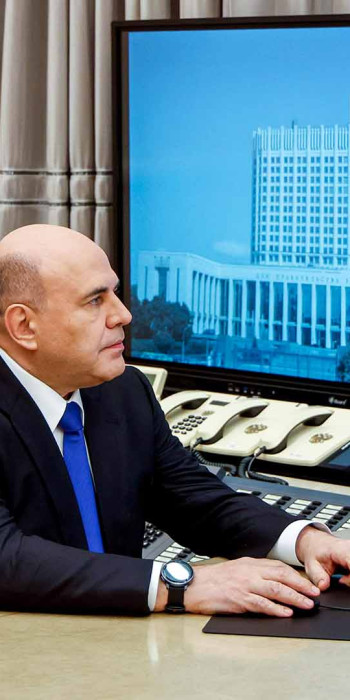 Премьер-министр РФ Михаил Мишустин во время голосования в онлайн-режиме