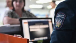 Сотрудник налоговой службы