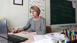Учитель за компьютером