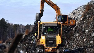 Самосвал на полигоне ТБО 