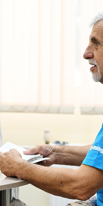 Медработница и пациент 