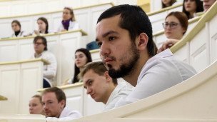 Студенты в аудитории во время занятия