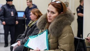 Посетительница в офисе 