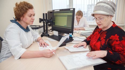 Пенсионерка на приеме у врача 