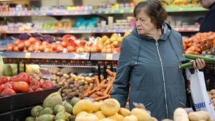Покупатель в гипермаркете 