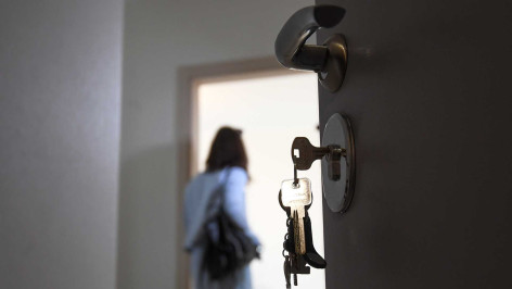 Ключ в дверном замке