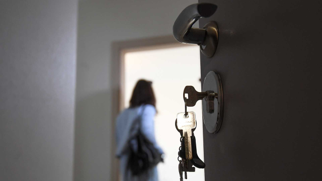 Ключ в дверном замке