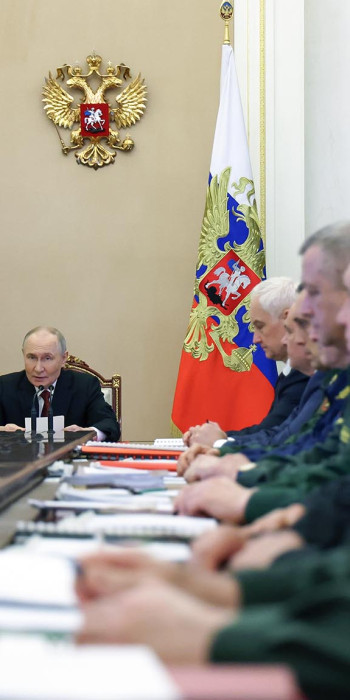 Vladimir-Putin-provodit-soveshchanie
