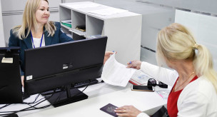 Посетительница в налоговой