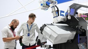 Участники промышленной выставке