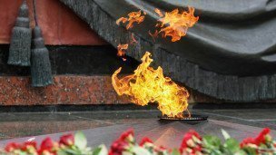 Вечный огонь у Могилы Неизвестного солдата