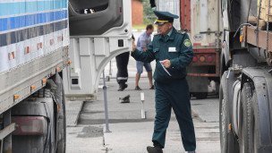 Работа таможни в автомобильном пункте пропуска