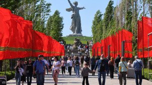 Monument-Rodina-mat-zovet