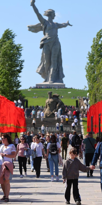 Monument-Rodina-mat-zovet
