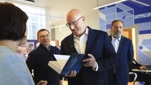  Дмитрий Чернышенко во время посещения технопарка профессионального образования «Нижполиграф»