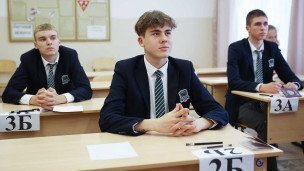 shkolniki-vo-vremya-sdachi-ege