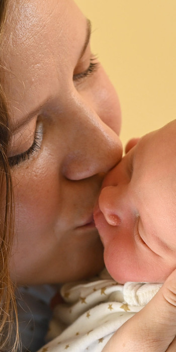 Мама с новорожденным 