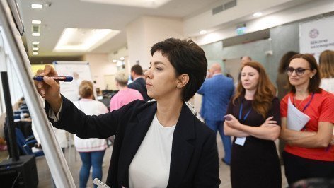 Женщина-предприниматель на бизнес-тренинге