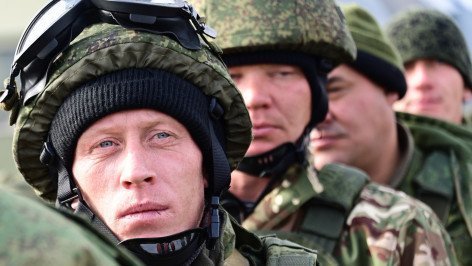 военнослужащие в строю