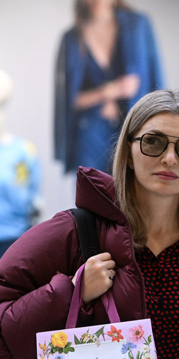 Девушка в магазине 