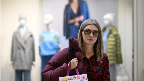 Девушка в магазине 