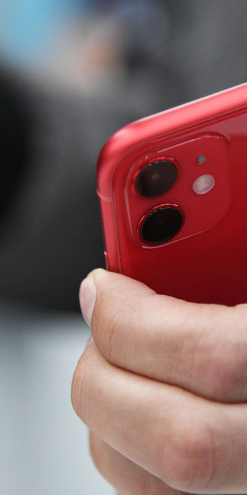 Телефон в руке 